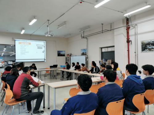现代服务系召开教研工作专题会议 教育咨询服务成亮点